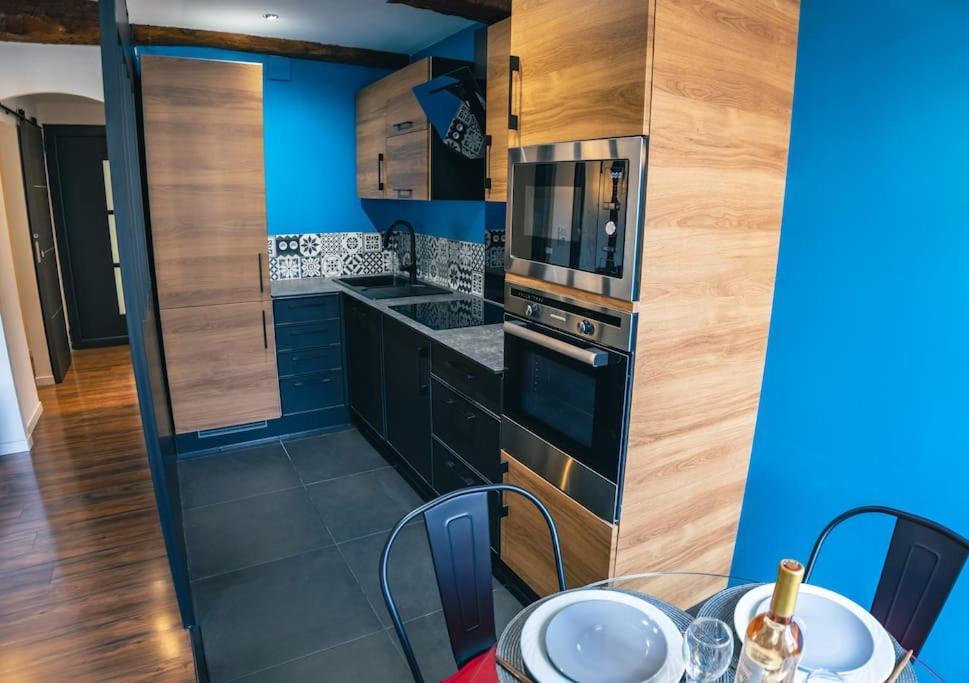 Climatise Avec Garage Au Coeur Du Centre Ancien Apartment